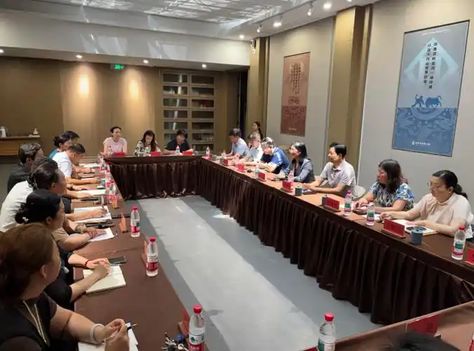 即时零售与一刻钟便民生活圈建设背景下社区服务业迭代研究