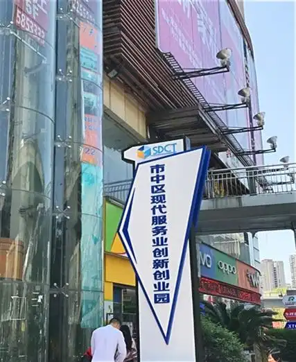 全球服务业“服务化”（servicification）趋势下中间服务贸易竞争格局演变