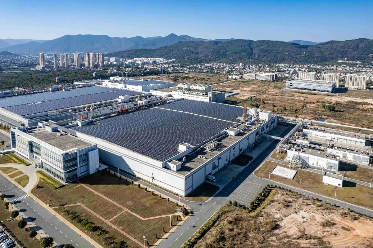 截至 9 月底，特斯拉上海储能超级工厂主体厂房建设进度超 60%